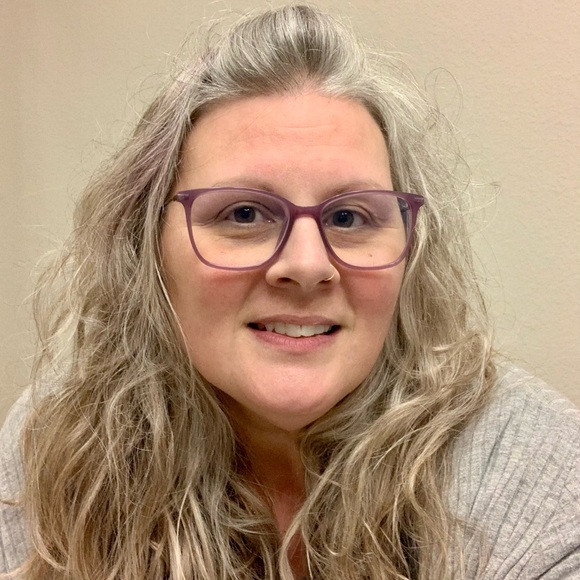 Meet your Posher, Lisa - Picture 2 of 3